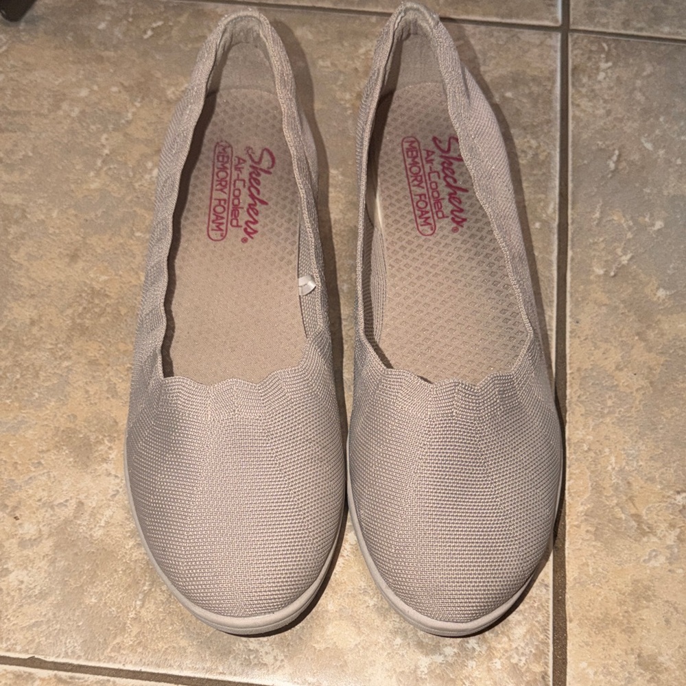 Skechers Women's Tan Flats